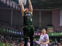 IM电竞官网首页-球场上两队展开激烈争夺胜负难分