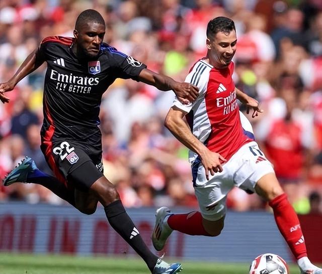 南安普顿后防梗阻对手攻势,主场赢得胜利的简单介绍 南安普顿后防梗阻对手攻势,主场赢得胜利的简单介绍