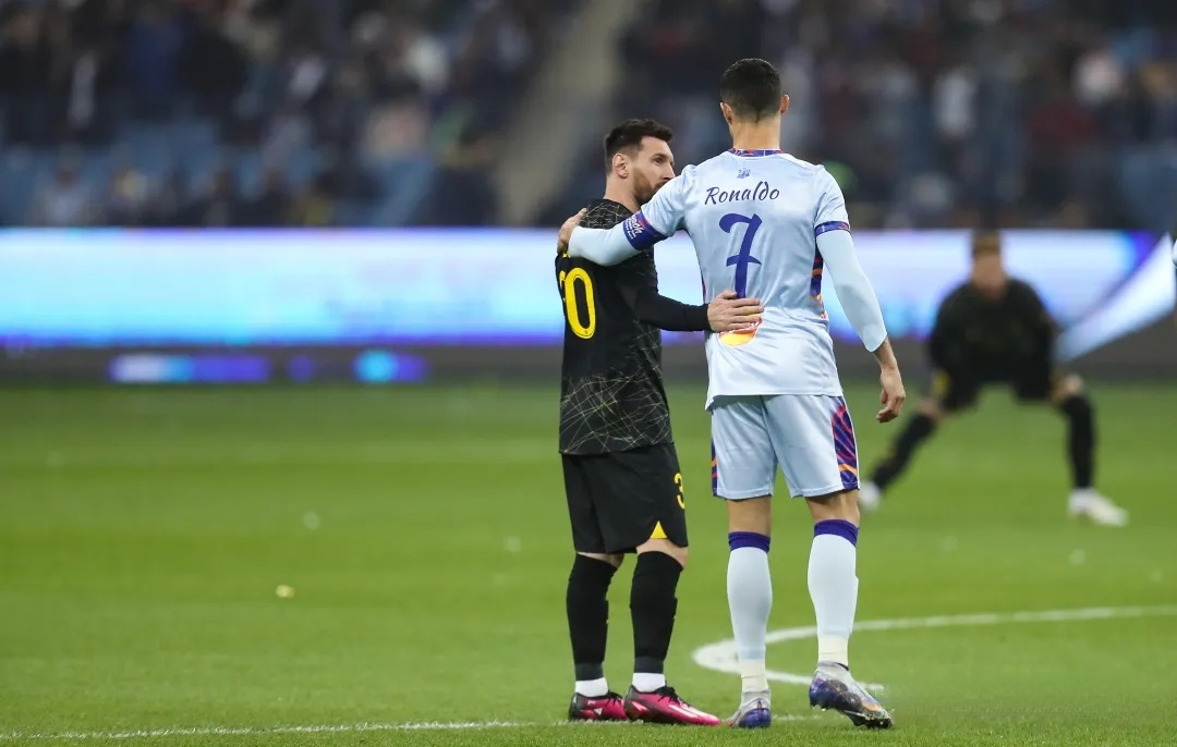 关于巴黎圣日耳曼完胜巴塞罗那,梅西无奈的信息 关于巴黎圣日耳曼完胜巴塞罗那,梅西无奈的信息