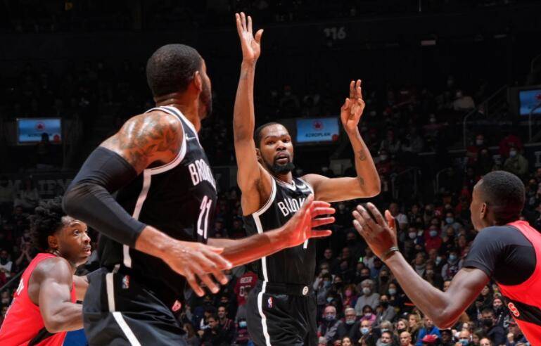 包含猛龙大胜篮网，东部积分榜领先优势扩大的词条