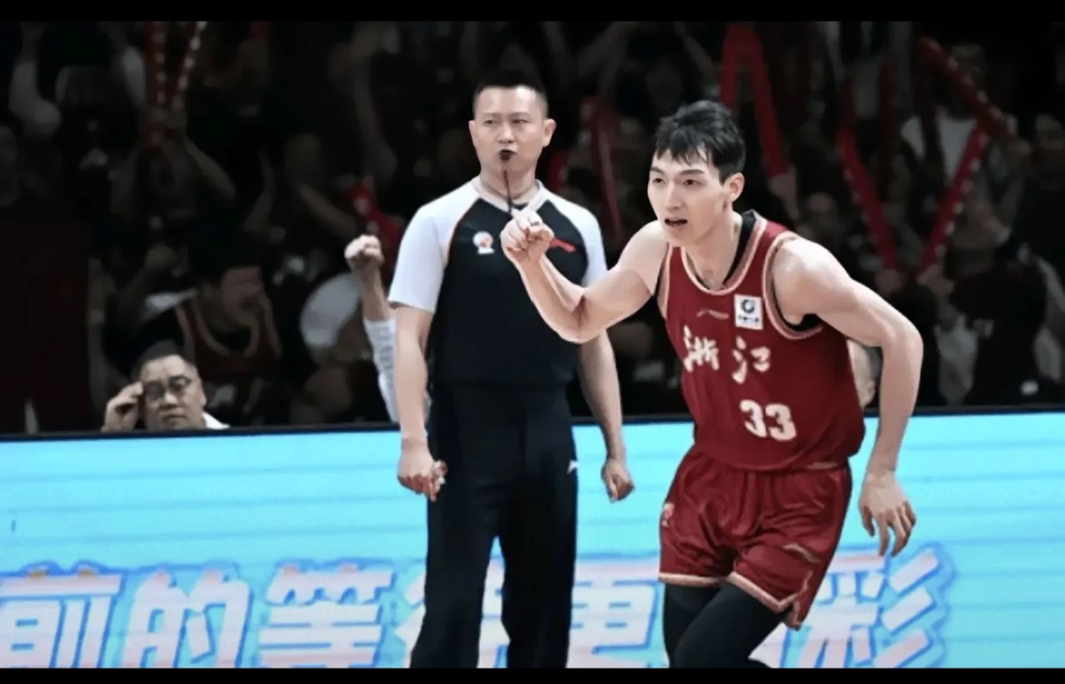 队员们在比赛中的出色表现,为球迷带来了无尽的期待和欢乐的简单介绍 队员们在比赛中的出色表现,为球迷带来了无尽的期待和欢乐的简单介绍