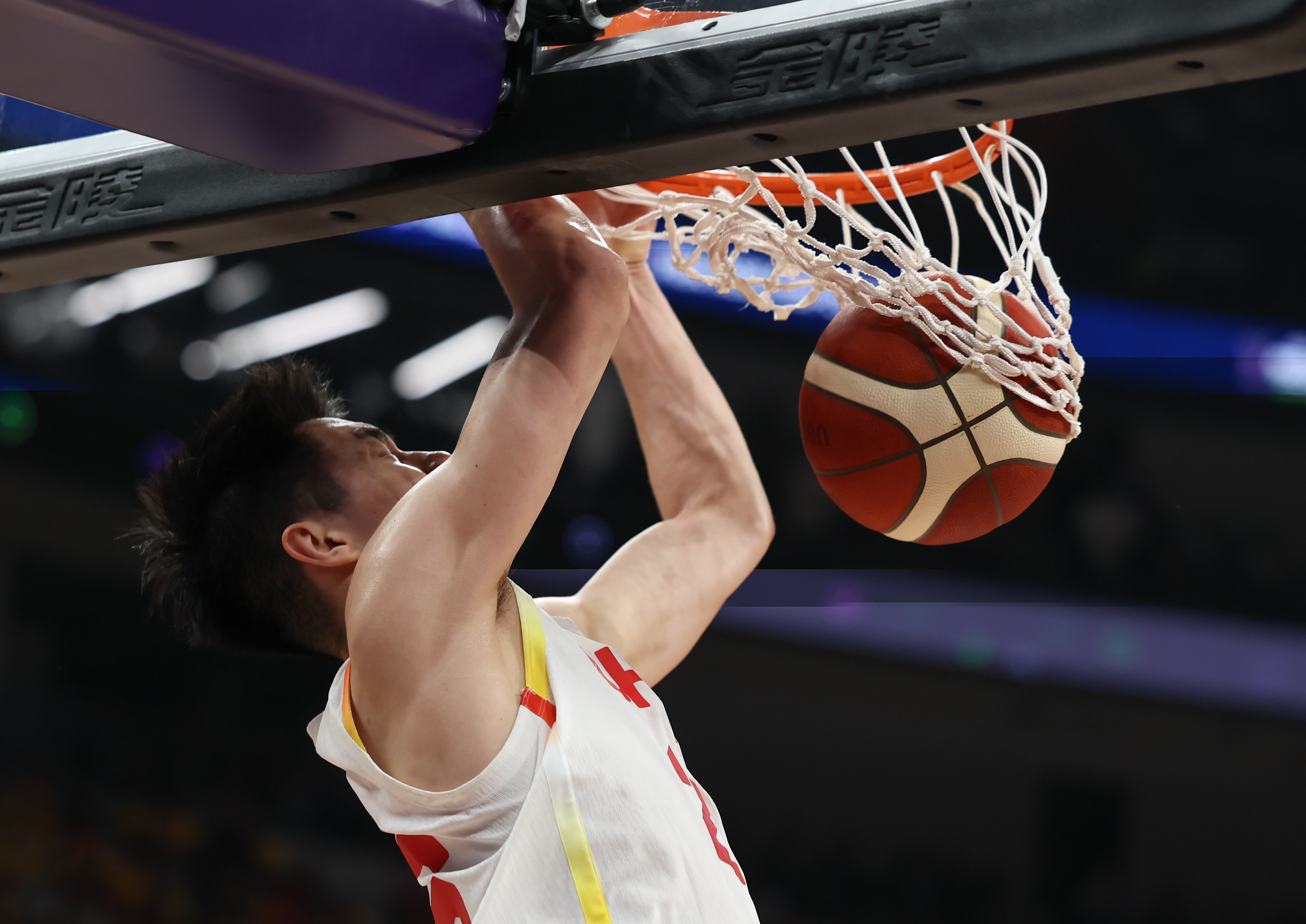 亚洲球员在比赛中展现出色技术