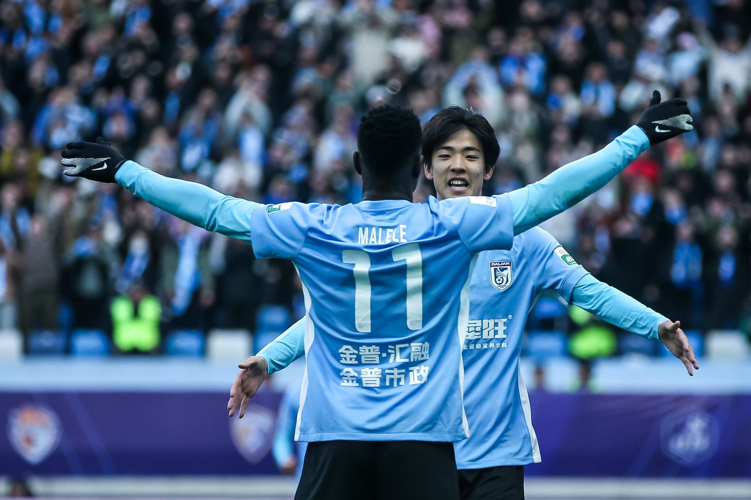 绿城主场击败申花,连胜中超保持不败 绿城主场击败申花,连胜中超保持不败