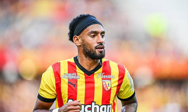 包含朗斯主场被尼斯逼平，保持主场不败纪录的词条