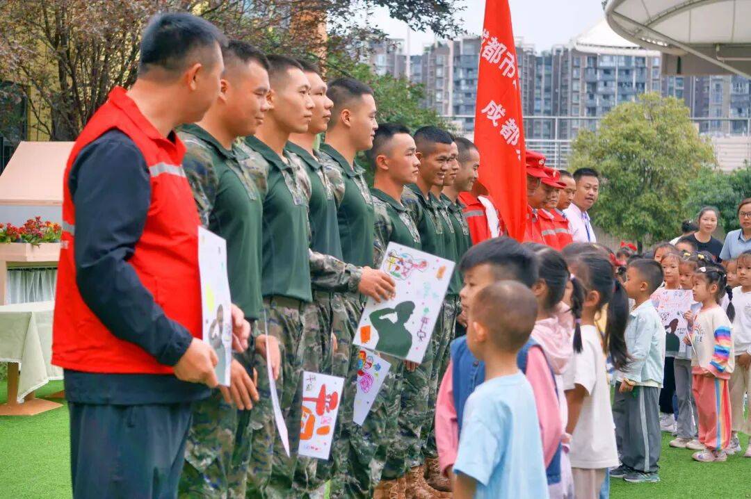 战胜对手,队员们尽展飒爽英姿,赢得观众的掌声的简单介绍 战胜对手,队员们尽展飒爽英姿,赢得观众的掌声的简单介绍