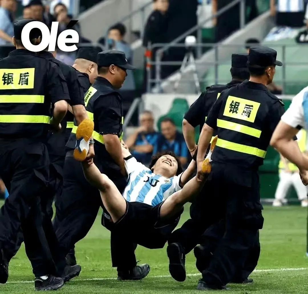 关于助威狂欢!足球狂热球迷期待精彩对决的信息 关于助威狂欢!足球狂热球迷期待精彩对决的信息