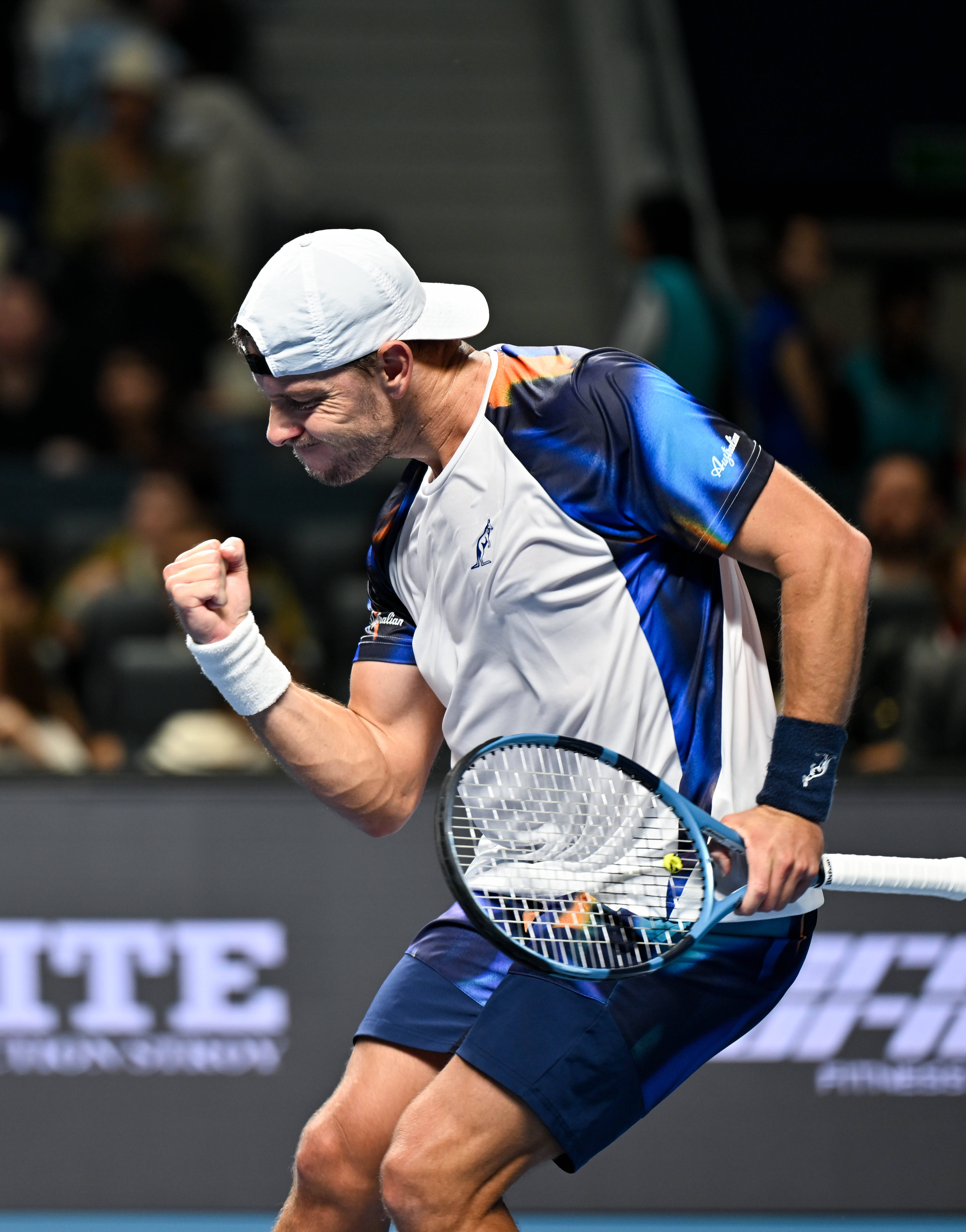 包含世界网球队完胜英国网球队，梅德韦杰夫打破历史纪录的词条